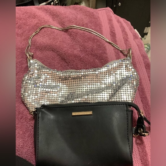 Two bags New York and company and a sparkly bag - Picture 4 of 4